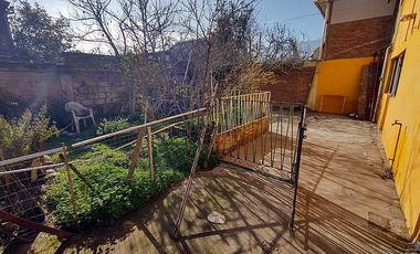 CASA DE 2 PISOS EN ÑUÑOA 4D/2B DE 220M2