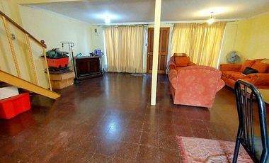 CASA DE 2 PISOS EN ÑUÑOA 4D/2B DE 220M2