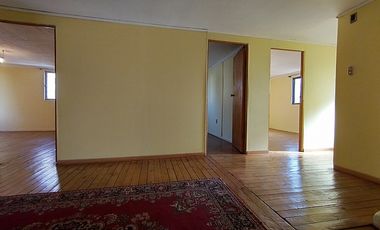 CASA DE 2 PISOS EN ÑUÑOA 4D/2B DE 220M2