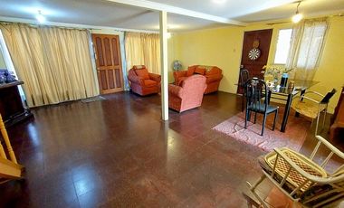 CASA DE 2 PISOS EN ÑUÑOA 4D/2B DE 220M2