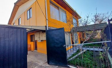 CASA DE 2 PISOS EN ÑUÑOA 4D/2B DE 220M2