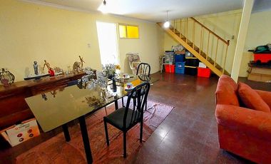 CASA DE 2 PISOS EN ÑUÑOA 4D/2B DE 220M2