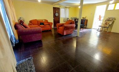 CASA DE 2 PISOS EN ÑUÑOA 4D/2B DE 220M2