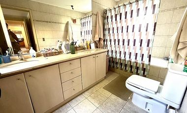 CASA ESTILO PROVENZAL EN LA MEJOR ZONA DE PIEDRA ROJA