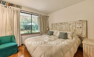 Amplia casa chilena en barrio residencial La Dehesa