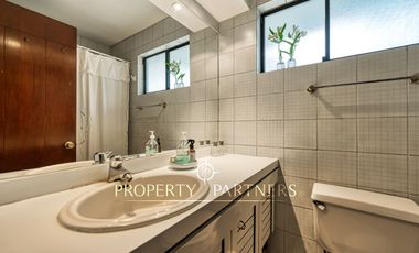 Amplia casa chilena en barrio residencial La Dehesa