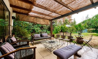 Amplia casa chilena en barrio residencial La Dehesa