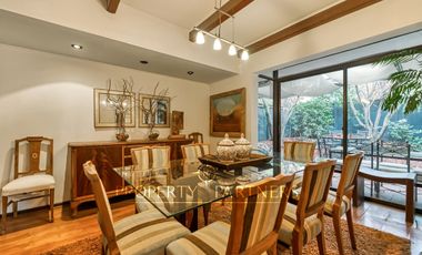 Amplia casa chilena en barrio residencial La Dehesa