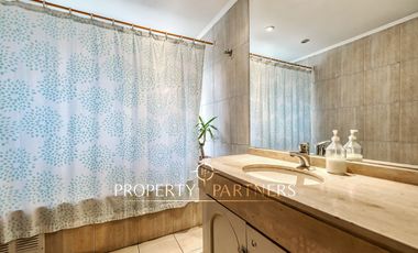 Amplia casa chilena en barrio residencial La Dehesa