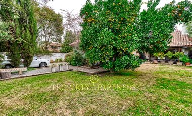 Amplia casa chilena en barrio residencial La Dehesa