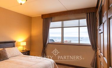 Elegante Duplex con Hermosa Vista al Estrecho Amoblado