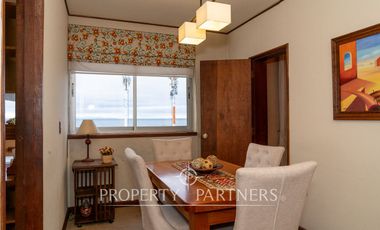 Elegante Duplex con Hermosa Vista al Estrecho Amoblado