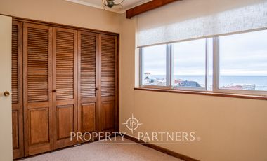 Elegante Duplex con Hermosa Vista al Estrecho Amoblado