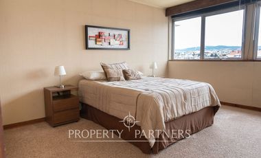 Elegante Duplex con Hermosa Vista al Estrecho Amoblado