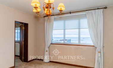 Elegante Duplex con Hermosa Vista al Estrecho Amoblado