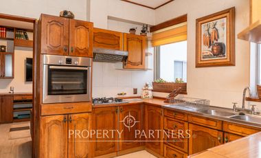 Elegante Duplex con Hermosa Vista al Estrecho Amoblado