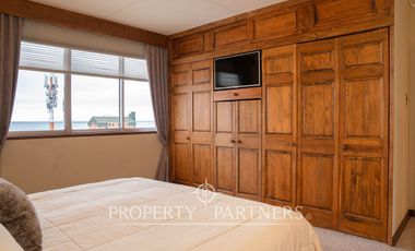 Elegante Duplex con Hermosa Vista al Estrecho Amoblado