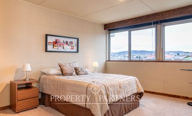 Elegante Duplex con Hermosa Vista al Estrecho Amoblado