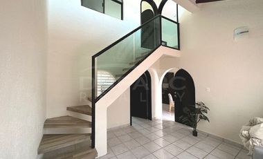 Casa Amueblada de 3 recámaras en RENTA, Priv. 33-A, Ciudad Del Carmen