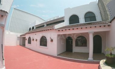 Casa Amueblada de 3 recámaras en RENTA, Priv. 33-A, Ciudad Del Carmen