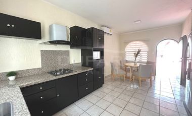 Casa Amueblada de 3 recámaras en RENTA, Priv. 33-A, Ciudad Del Carmen