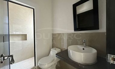 Casa Amueblada de 3 recámaras en RENTA, Priv. 33-A, Ciudad Del Carmen