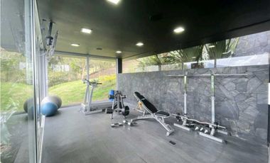 VENTA lujosa CASA en LLANOGRANDE (Tablazo) con PISCINA y caballerizas.