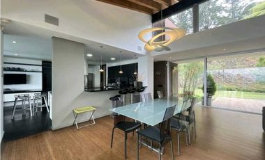 VENTA lujosa CASA en LLANOGRANDE (Tablazo) con PISCINA y caballerizas.
