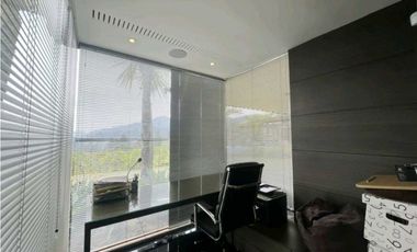 VENTA lujosa CASA en LLANOGRANDE (Tablazo) con PISCINA y caballerizas.