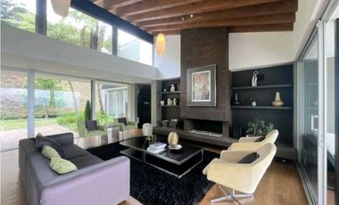 VENTA lujosa CASA en LLANOGRANDE (Tablazo) con PISCINA y caballerizas.