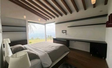 VENTA lujosa CASA en LLANOGRANDE (Tablazo) con PISCINA y caballerizas.