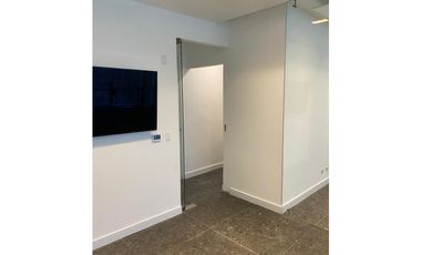 Alquiler de moderna oficina en Costa del Este - $1,950