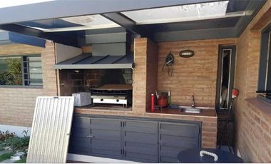 SE VENDE HERMOSA CASA EN CARLOS PAZ