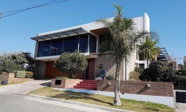 SE VENDE HERMOSA CASA EN CARLOS PAZ