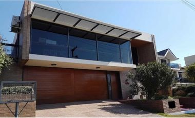 SE VENDE HERMOSA CASA EN CARLOS PAZ