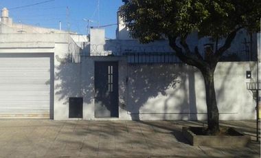 CASA 3 amb. c/ cochera cub., patio y terraza - APTO CREDITO
