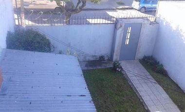 CASA 3 amb. c/ cochera cub., patio y terraza - APTO CREDITO
