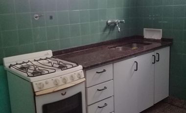 CASA 3 amb. c/ cochera cub., patio y terraza - APTO CREDITO