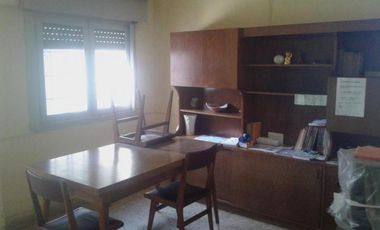CASA 3 amb. c/ cochera cub., patio y terraza - APTO CREDITO