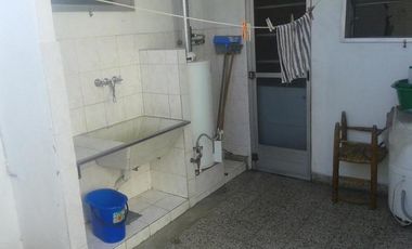 CASA 3 amb. c/ cochera cub., patio y terraza - APTO CREDITO