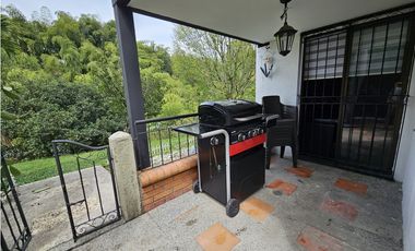 SE VENDE CASA CON HERMOSA VISTA EN LA AVENIDA SUR