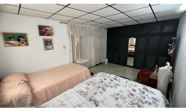 Casa de dos pisos con apartamentos en venta Barrio El Recreo Palmira