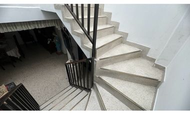 Casa de dos pisos con apartamentos en venta Barrio El Recreo Palmira