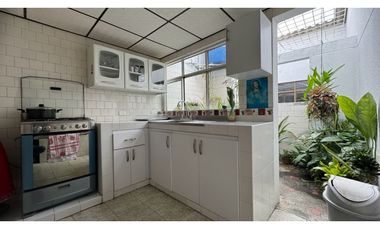 Casa de dos pisos con apartamentos en venta Barrio El Recreo Palmira