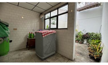 Casa de dos pisos con apartamentos en venta Barrio El Recreo Palmira