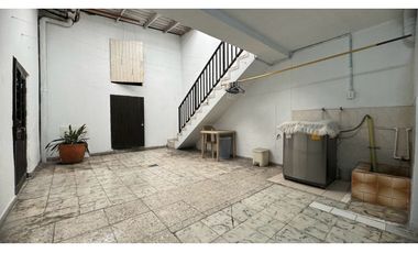 Casa de dos pisos con apartamentos en venta Barrio El Recreo Palmira