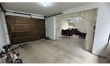 Casa de dos pisos con apartamentos en venta Barrio El Recreo Palmira