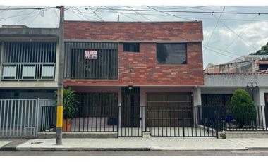Casa de dos pisos con apartamentos en venta Barrio El Recreo Palmira