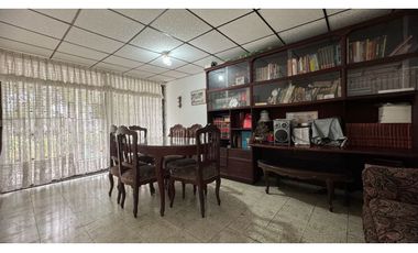 Casa de dos pisos con apartamentos en venta Barrio El Recreo Palmira