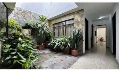 Casa de dos pisos con apartamentos en venta Barrio El Recreo Palmira